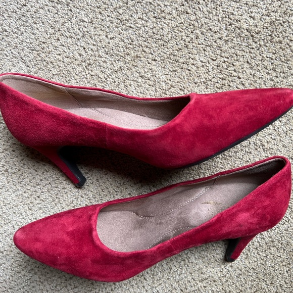 Aerosoles 2”Red Suede Heels. 9.5 M Timeless - Picture 5 of 5